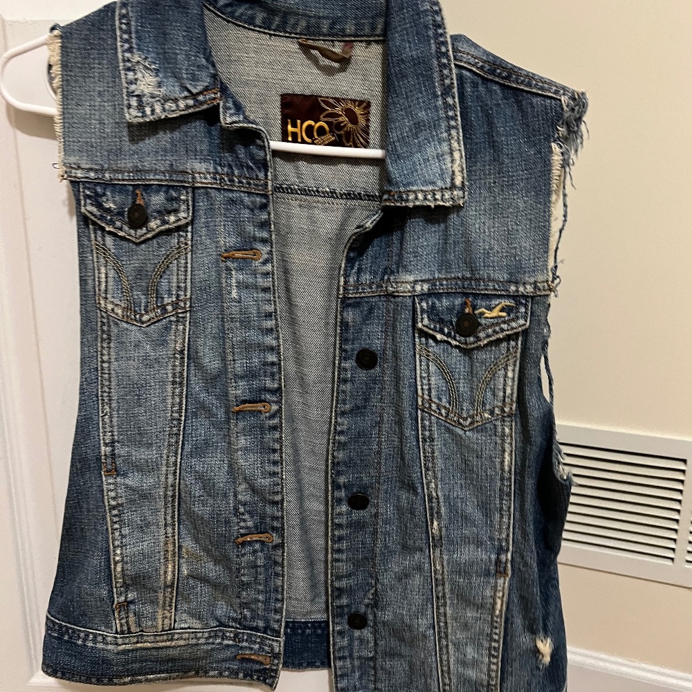 Sleeveless denim jacket